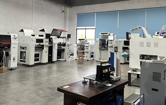 Tafelmodel CHM-650 Hoge Precisie 4-Kops SMT PCB Componenten Placer Machine