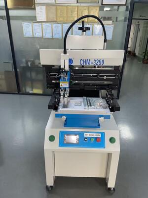 Totale lengte 3,5 m Hoogprecisie Kleine SMT-productielijn 0201, BGA, 144 pin IC