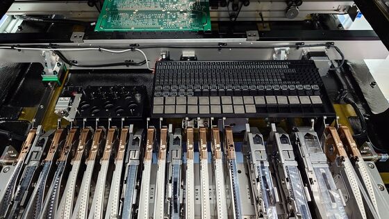 Charmhigh 551P SMD Pick and Place Machine Prototyping Kleine batchproductie CPK≥1.0