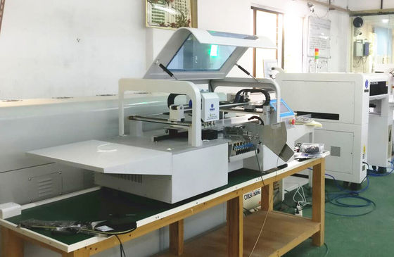 CHMT510 LEIDENE Oogst en Plaatsmachine, 4 Hoofden 8 Voeders van 1.2m LEIDEN Machine Strook de Kleine SMT